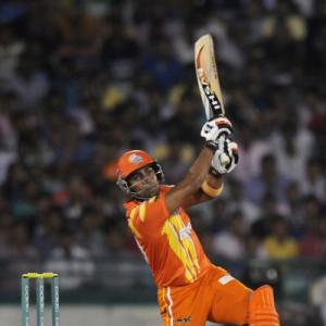 Akmal cameo guides Lahore to six wickets win over Mumbai