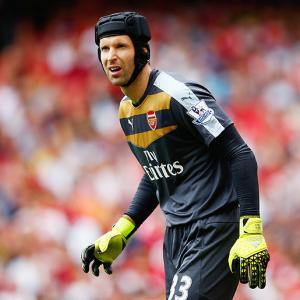 Cech's injury dents Arsenal's title hopes