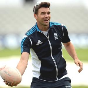 England sweat on Anderson's fitness for Boxing Day Test