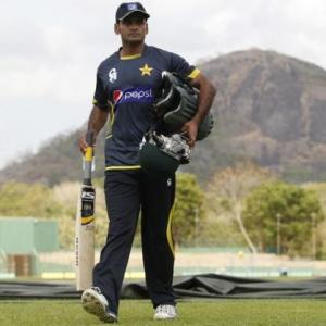 Pakistan's Hafeez ruled out of World Cup through injury