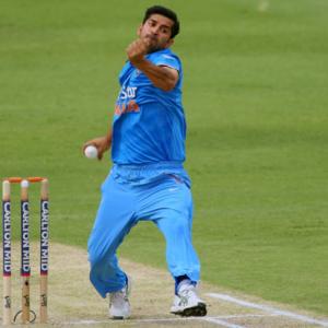 Mohit replaces injured Ishant in India's World Cup squad