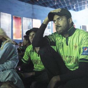 After another loss to India, Pakistani fans burn Afridi's effigies