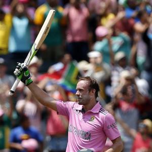 Record-breaking De Villiers sets up huge South Africa win