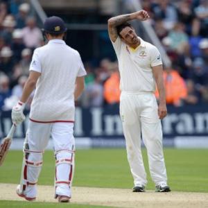 Jeers and no wickets for subdued Johnson