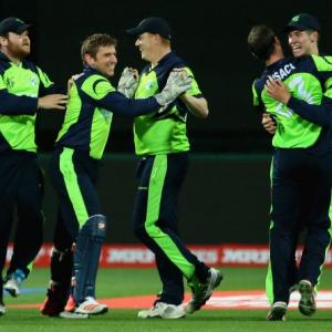 Ireland's Cusack takes two in last over to knock out Zimbabwe