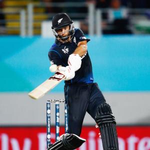 New Zealand sneak past South Africa to enter maiden World Cup final