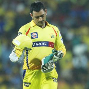 Did Dhoni goof-up by giving last over to Pawan Negi?