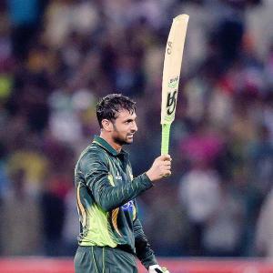 1st ODI: Malik ton leads Pakistan to win over Zimbabwe