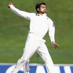 Banned by ICC, Hafeez bowls in Pakistan's T20 championship