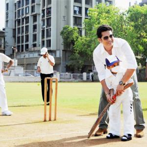 PIX: Sachin gives cricket lessons on 43rd birthday as wishes pour in