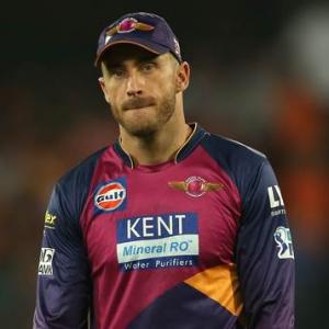 Fractured finger puts Du Plessis out of IPL, Khawaja comes in