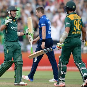 De Villiers steers South Africa to ODI series win against England