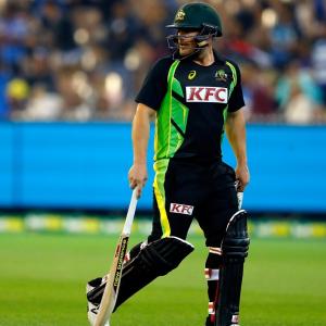 Injured Finch to miss 3rd T20; Khawaja to replace him