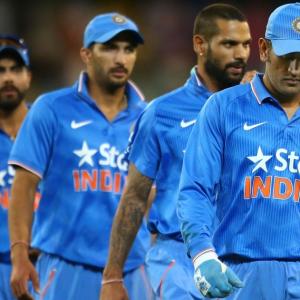 Dhoni takes responsibility for failed chase in Canberra