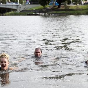 Kerber dives into Yarra river to celebrate Aus Open triumph