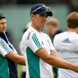 Root backs Cook to continue as England captain