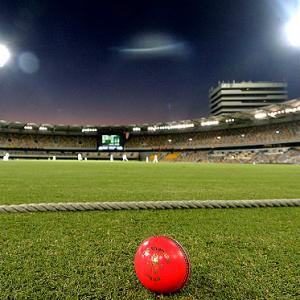 Pink ball gets a thumbs up on India debut at Eden Gardens