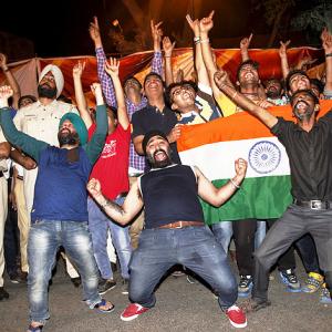 PHOTOS: Kohli's heroics send Indian cricket fans into a tizzy!