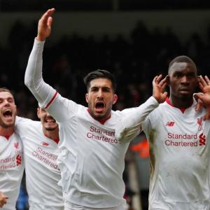 Benteke penalty snatches win for 10-man Liverpool vs Palace