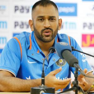 4 reasons why Dhoni is happy with his bowlers