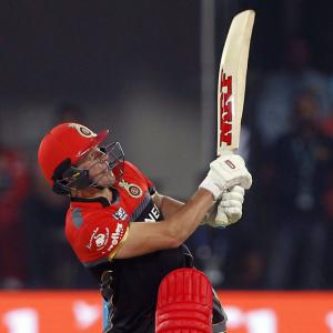 IPL: Brilliant De Villiers shines for RCB on return from injury