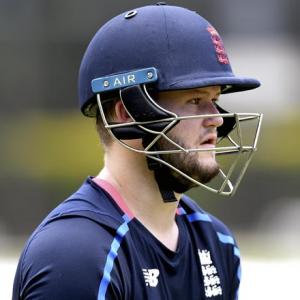 Fresh crisis for England: Duckett suspended from playing after bar incident