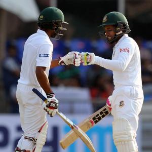 Rahim, Shakib lead Bangladesh fightback on Day 3
