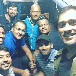 Dhoni travels in a train with Jharkhand team after 13 years