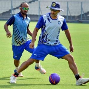 Jharkhand captain, Dhoni motivates players in unique style