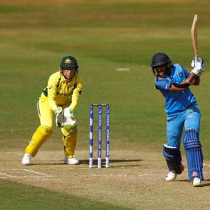 Women's WC: Eng hold advantage vs Ind but face stern test in final