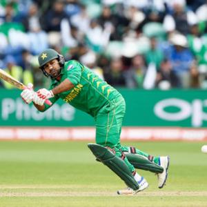Champions Trophy: Pakistan edge Sri Lanka in thriller to enter semis