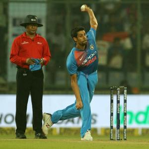 Nehra bowls from 'Ashish Nehra End' as DDCA pays tribute