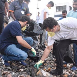 #SwachhBharat: Sachin Tendulkar joins Thackeray Jr in clean-up drive