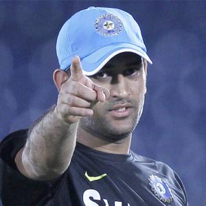 Mobile firm CMD ordered to appear in Dhoni's contempt plea