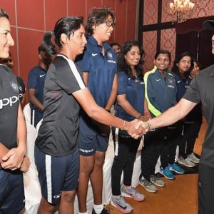 Tendulkar gives pep talk to women's team ahead of SA series