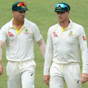 Warner cleared for second Test, De Kock to contest charge
