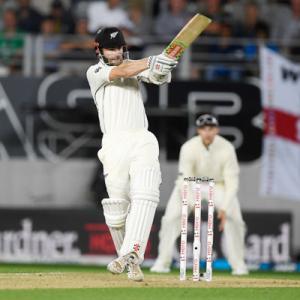 PHOTOS: NZ take lead after England crumble for 58