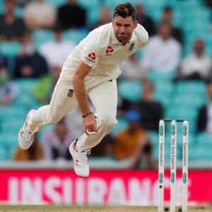 England's Anderson not contemplating retirement yet