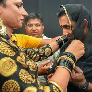 Have you seen Gautam Gambhir with bindi and dupatta?