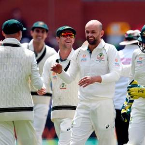 Lyon spins Australia to victory over Pakistan
