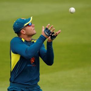 Handscomb in, Stoinis fit for England semi-final