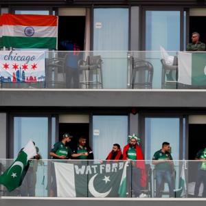 Pak fans turn to humour to get over World Cup humbling