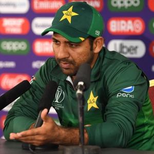 Please don't use bad words: Amir, Malik urge fans