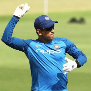 Dhoni injured during net session