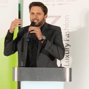 Afridi defends misogynist comments about his daughters
