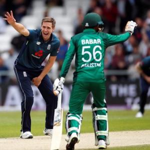 Woakes bags 5 as England beat Pakistan in final ODI
