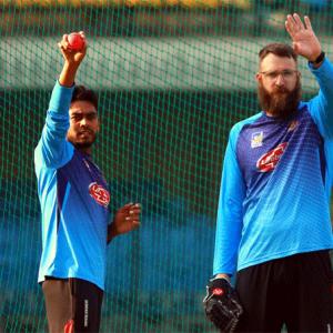 Playing during twilight will be challenging: Vettori