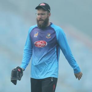 Pink-ball buzz masks visibility concerns in Kolkata Test