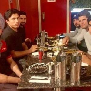 Pakistan cricketers take Indian taxi driver to dinner
