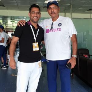 PIX: Dhoni checks in to congratulate Team India